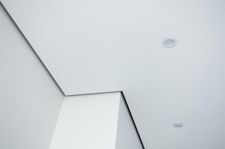 Pose de faux plafond : techniques et avantages pour votre int&eacute;rieur